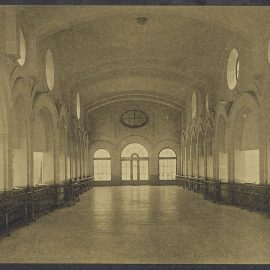 De grote zaal van het aquarium in de Antwerpse Zoo rond 1900, op een prentbriefkaart uit die tijd