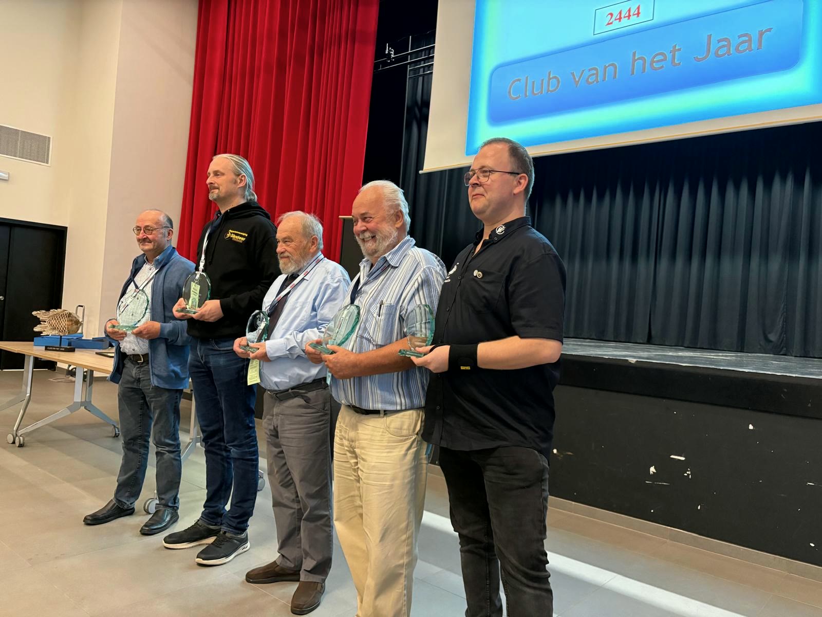 De vijf laureaten samen op de foto